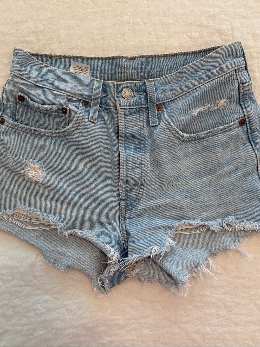 🛍️ 3/$25 Levi’s 501 shorts 26